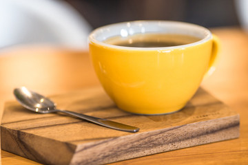 The background of yellow coffee mugs placed on ornamental plants, is a new design to serve the customers of today's cafes.