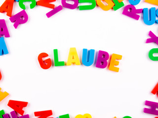 GLAUBE in Buchstaben