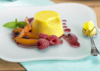 Panna Cotta con Frutta