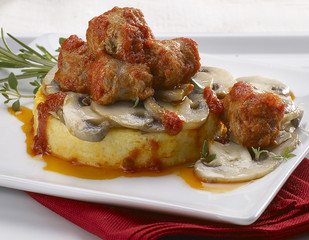 Polenta Polpette e Funghi