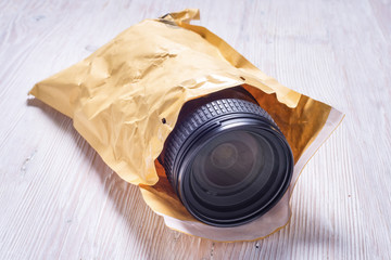 Photo lens in bubble envelope