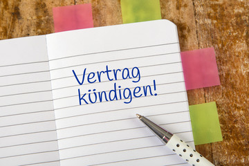 Eintrag im Notizbuch: Vertrag k&uuml;ndigen!