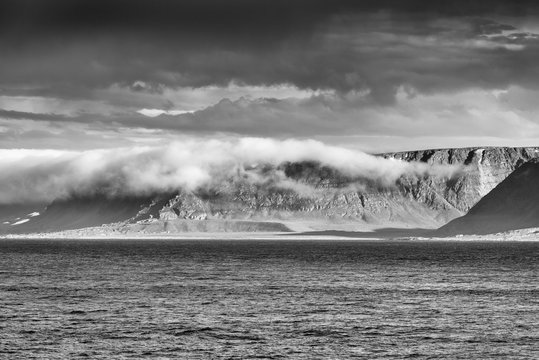 Fjord Landschaft bei Vard&oslash; in der Provinz Finnmark, im Norden von Norwegen