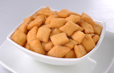 Shakar Para / Namak Para, a popular Indian snack enriched with carbofydrates and an instant source of energy as well. 