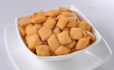Shakar Para / Namak Para, a popular Indian snack enriched with carbofydrates and an instant source of energy as well. 