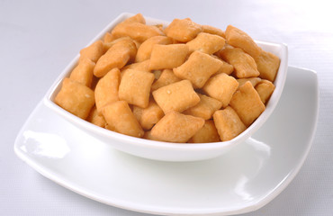 Shakar Para / Namak Para, a popular Indian snack enriched with carbofydrates and an instant source of energy as well. 