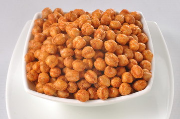 Crispy spicy Chickpeas. Yummy, spicy & crunchy snack