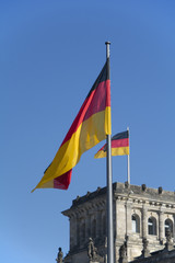 Reichstag in Berlin - Deutschlandflaggen
