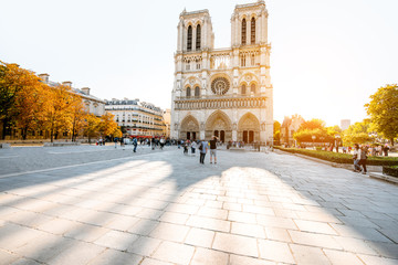 View on the famous Notre-Dame cathedral and square during the morning light in Paris, France - obrazy, fototapety, plakaty