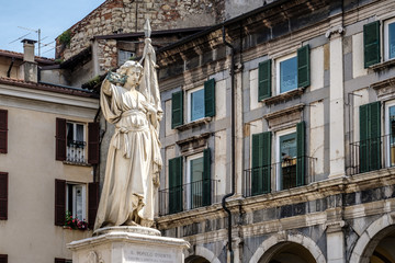 Brescia, monumento in piazza della Loggia