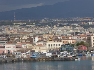 Catania - Hafenstadt am Ätna