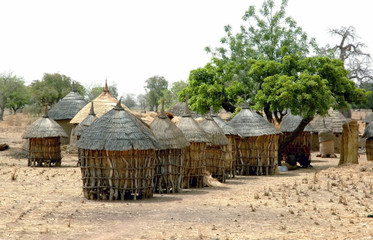Burkina Faso, habitat et greniers à mil, Afrique