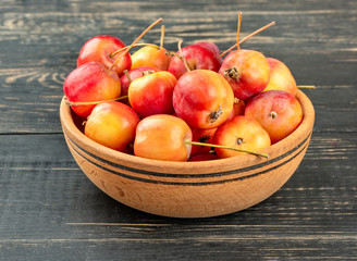Paradise apples in a bowl