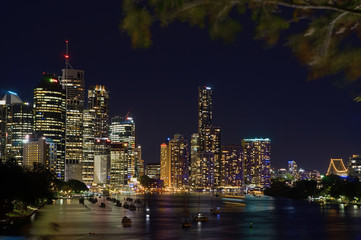 Naklejka premium Brisbane city skyline at night