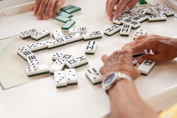 playing domino Calle ocho