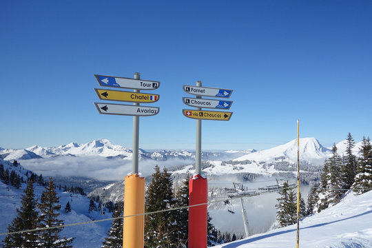 Direction signs for skiers on the slopes above Avoriaz in the French Alps. © countrylens