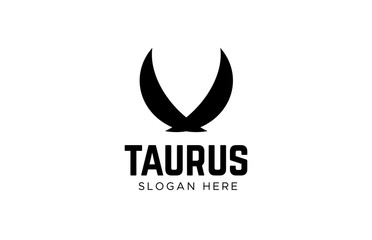 Fototapeta na wymiar Taurus Logo Template vector. Horn logo vector