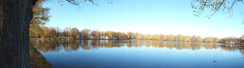 Fototapeta na wymiar autumn at the lake