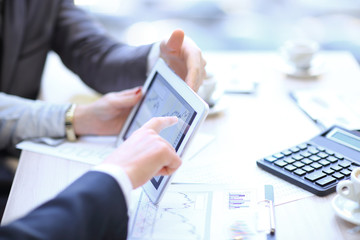 close up.business team discussing financial charts using digital tablet.