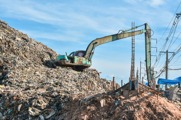 Obraz premium Large plastic garbage dumps from urban areas and industrial estates were dumped outdoors. The problem of pollution and social conflict between the rural poor and the urban population.