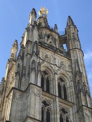 Fototapeta na wymiar cathédrale paysage urbain architecture dans Bordeaux