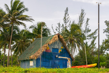 Casa típica cubana en la playa.