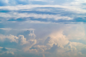 Piccolo aereo all'orizzonte