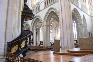 Quimper. Chaire et nef de la cathédrale saint Corentin. Finistère. Bretagne