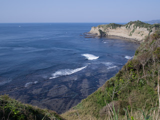 Fototapeta na wymiar 崖の上から見る海原