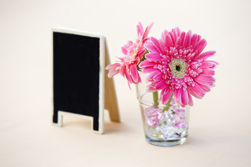 Flowers that adorn the wedding