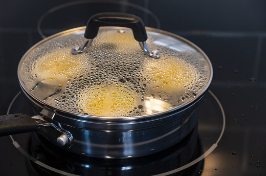 Poaching Eggs In An Egg-Poaching Non-Stick Pan With Cover