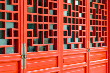 Obraz premium Oriental red door