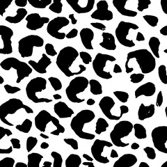 Seamless black and white leopard pattern. Animal skin grunge texture. Vector illustration.