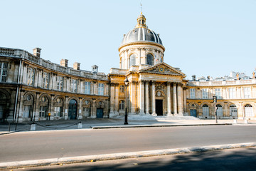 Obraz premium The Institute of France building during the sunny weather in Paris