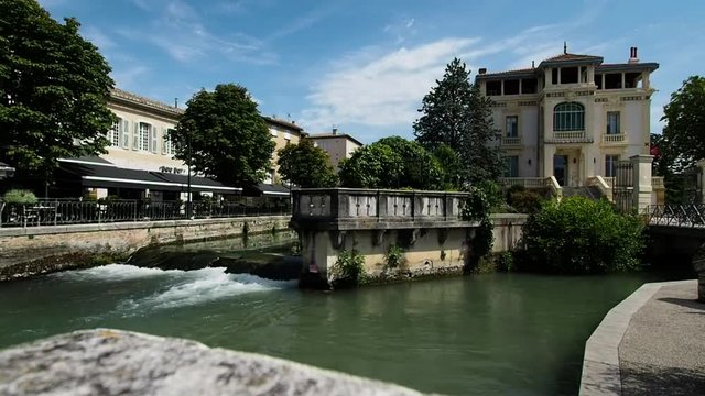 La Sorgue River crosses L'Isle-Sur-La-Sorgue in 4k