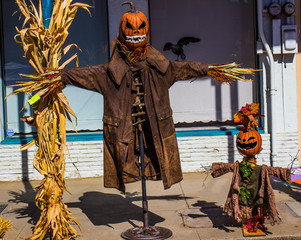 Obraz premium Two Halloween Scarecrows On Street