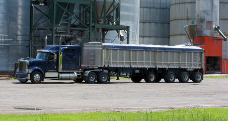 Fototapeta na wymiar North American Eighteen Wheeler Grain Truck At The Silo Storage 