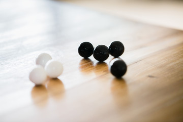 Kugeln in Schwarz und weiß 4