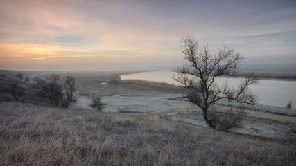 The frosty morning by the river