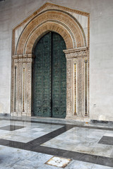 Obraz premium Il grande portone del duomo di Monreale.