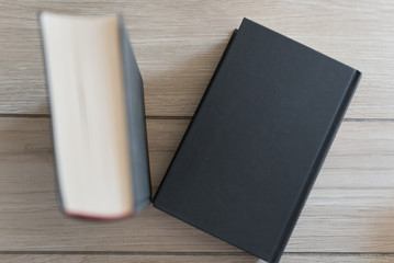 B&uuml;cher auf dem Boden
