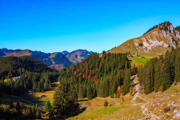 Obraz premium The joy of autumn colors in the Bavarian mountains.