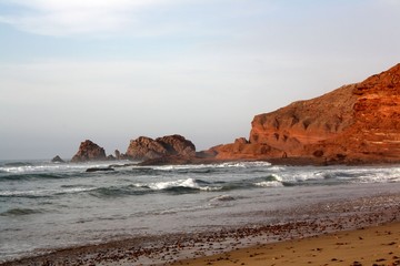 Fototapeta na wymiar Maroc, plage Legzira, côte Atlantique 6