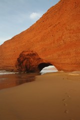 Fototapeta na wymiar Maroc, plage Legzira, côte Atlantique 2