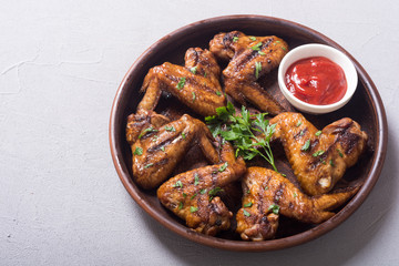 Grilled chicken wings with tomato sauce