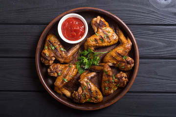 Grilled chicken wings with tomato sauce