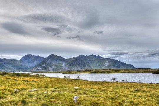 Norwegen, Lofoten, Hovsund, Nordland, Gims&oslash;y, Gims&oslash;ya, V&aring;gan, Hoven, Berg, Torf, Torfmoor, Moor, Torf stechen, Tundra, Arktik, arktisch, Sundklakkstraumen