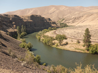 Fototapeta na wymiar River in Sierra Cascades
