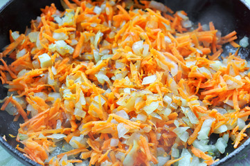 Cook the roast for soup. Roasting onions and carrots.