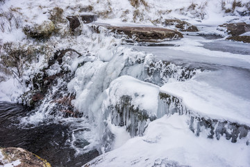 Fototapeta na wymiar Frozen Waterfall Brecon Beacons